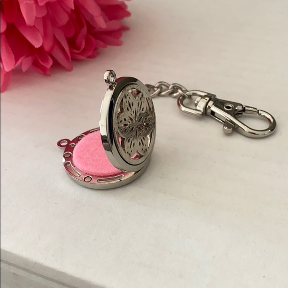 Key Chain Essential Oil Diffuser - Picture 3 of 4